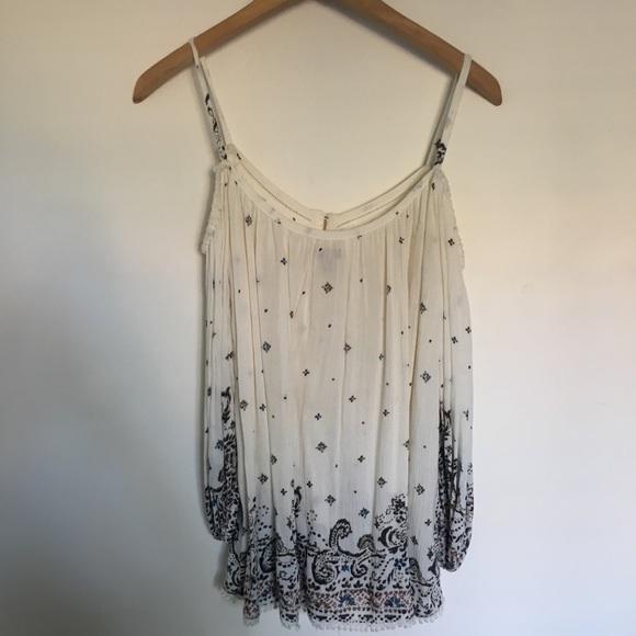 Urban Outfitters of the Shoulder Top - Picture 3 of 3